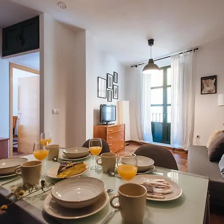 Homeyseville- Bright At Santa Cruz 6 Pax, Parking Optional Apartment Seville