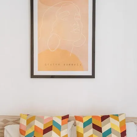 Homeyseville- Bright At Santa Cruz 6 Pax, Parking Optional Apartment *