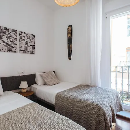Apartment Homeyseville- Bright At Santa Cruz 6 Pax, Parking Optional