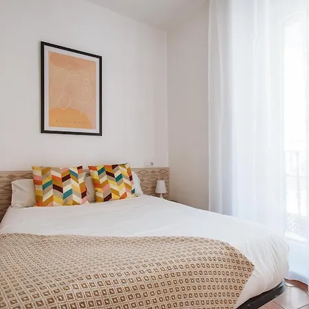 Homeyseville- Bright At Santa Cruz 6 Pax, Parking Optional Apartment