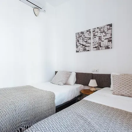 Apartment Homeyseville- Bright At Santa Cruz 6 Pax, Parking Optional
