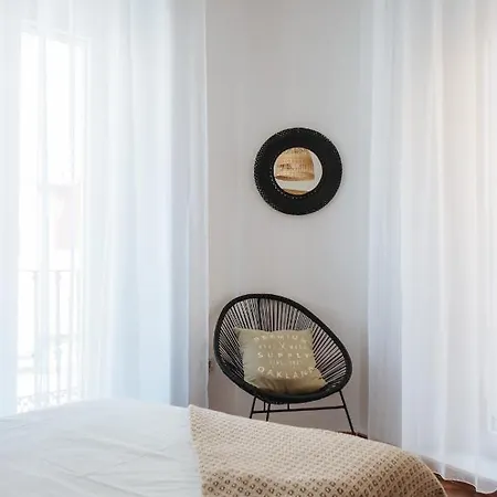 Apartment Homeyseville- Bright At Santa Cruz 6 Pax, Parking Optional *