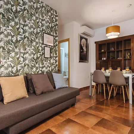 Homeyseville- Bright At Santa Cruz 6 Pax, Parking Optional Apartment *