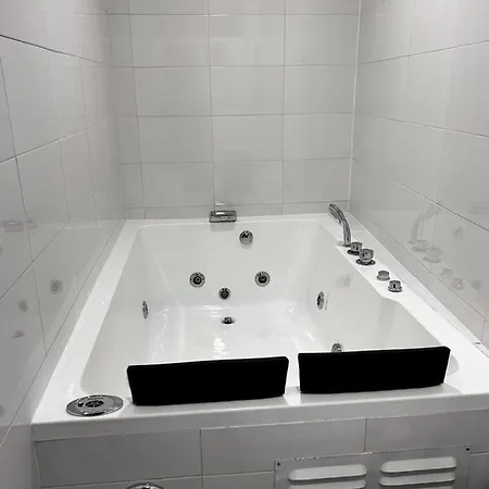 Apartamento Torneo&alameda Con Bañera Jacuzzi Hidromasaje