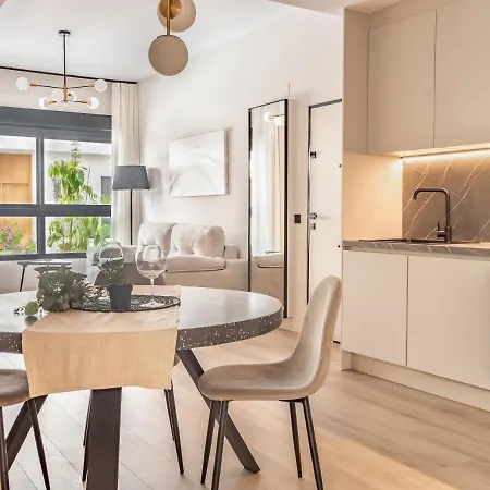 Modern With Swimming Pool- 2bd 2bth- Triana