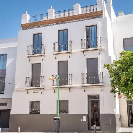 Modern With Swimming Pool- 2bd 2bth- Triana
