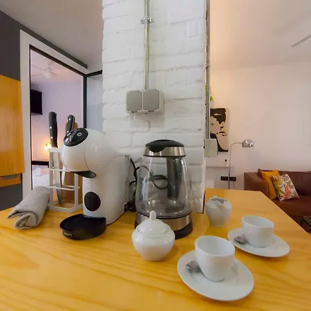 Modern In Centre Apartment *