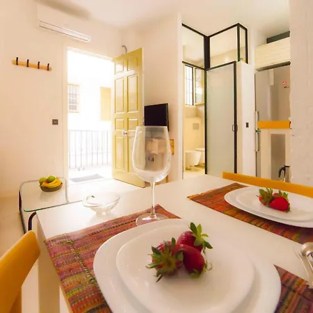 Modern In Centre Apartment