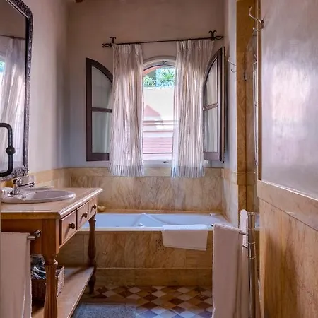 Vakantiehuis Exclusiva Casa En El Centro Historico De Sevilla