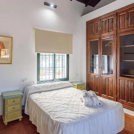 Finca Rural Gorriones El Castillo De Guardas By Ruralidays Holiday home