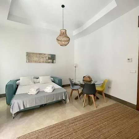 J21 By Cathedral Alcazar * Siviglia