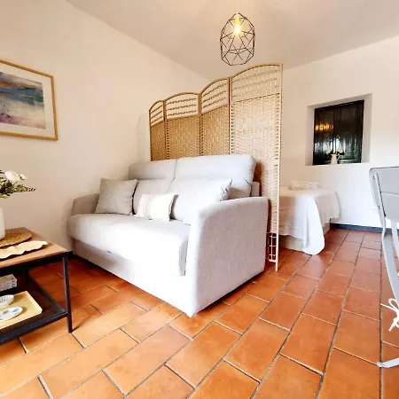 Con Patio Sevillano Apartment *