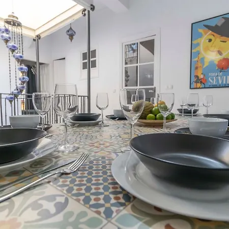 Villa House -rooftop&jacuzzi -stayinseville *