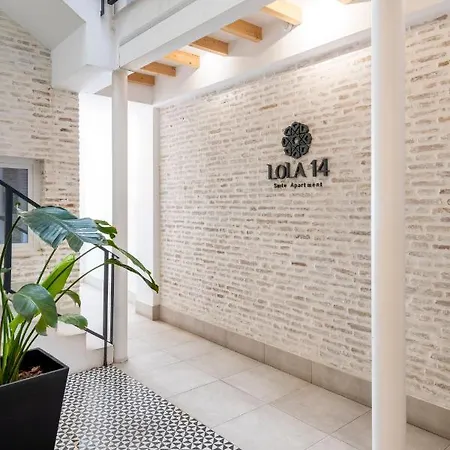 Lola 14 Seville