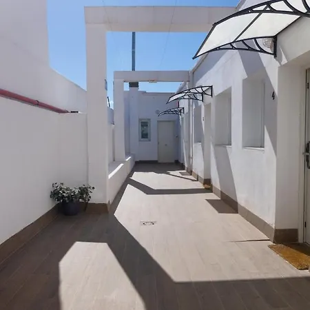 Magna Aparthotel 2*