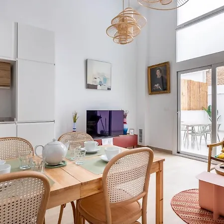 Pop Art Historia De Conde Negro Con Patio Privado Apartment