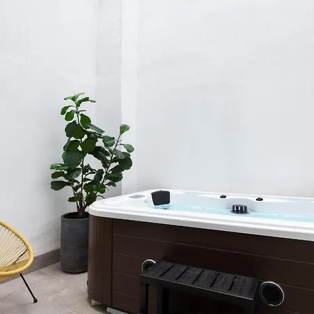 Magno Alameda 1851 - Shared Jacuzzi Apartment Seville