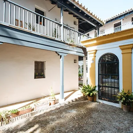 Aitana's Retreat With Charming Garden Apartment