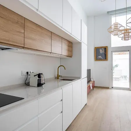Apartment Pop Art Historia De Conde Negro Con Patio Privado *
