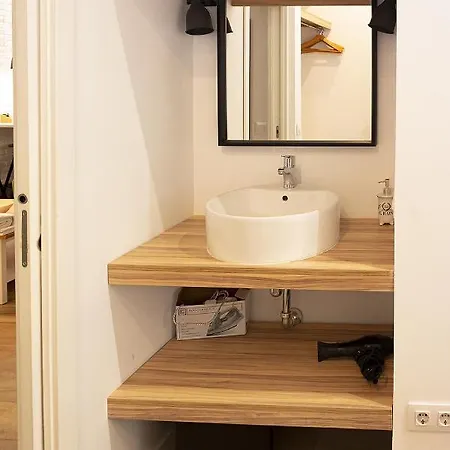 Apartsuite B&r Triana Arellano * Seville