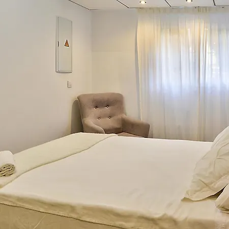 Apartsuite B&r Triana Arellano *