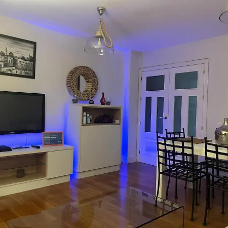 En Luis Montoto, Nervion. Centrico Apartment