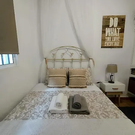 Bohemian & Catedral -parking Seville