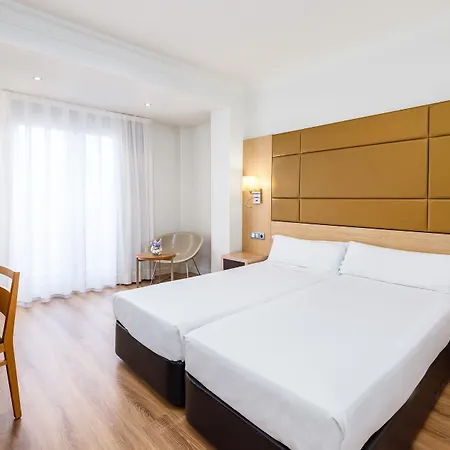 Hotel Virgen De Reyes 4*