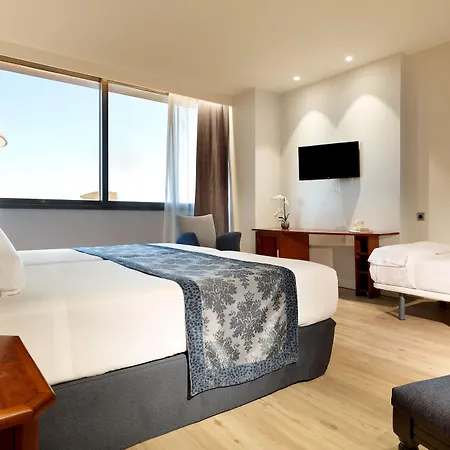 Exe Isla Cartuja Hotel 4*