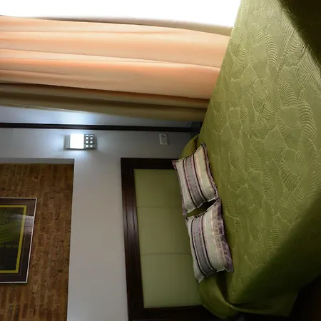 Hotel Y Dona Lola 2*