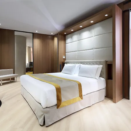 מלון Eurostars Torre 5*