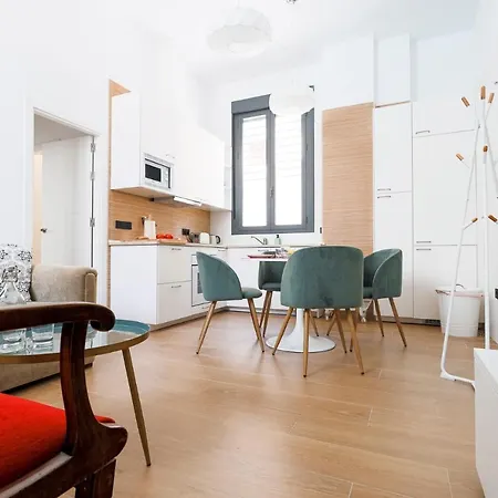 Oasis In The Heart Of - 2 Bedroom Apartment *