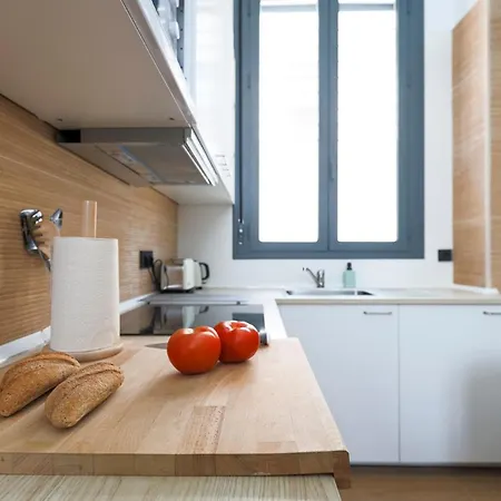 Apartment Oasis In The Heart Of - 2 Bedroom *