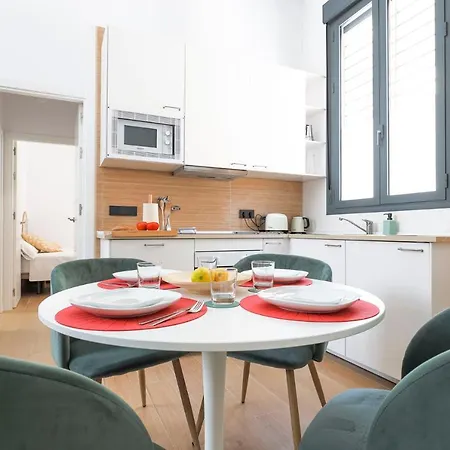 Oasis In The Heart Of - 2 Bedroom *