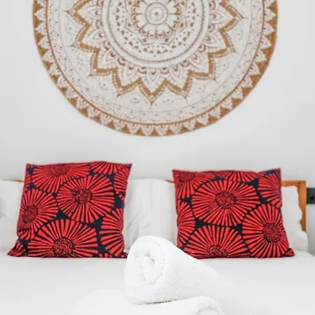 Oasis In The Heart Of - 2 Bedroom Apartment *