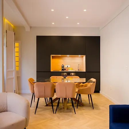 Elegant - 2 Bd 1 Bth - Center