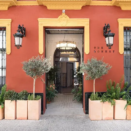 The Honest & Hotel 3*
