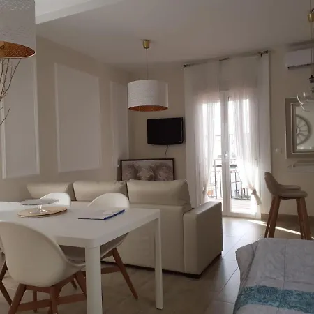 Apartment La Casa De Leon Xiii.terraza Privada. Parejas *
