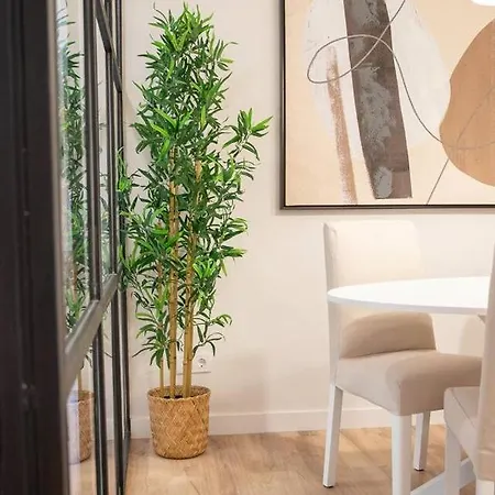 Apartment En Santa Cruz. Diseno Y Ubicacion Seville