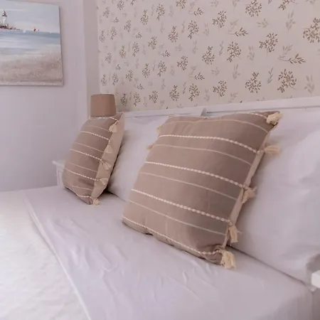 Apartment En Santa Cruz. Diseno Y Ubicacion Seville