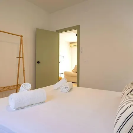 Bustos Tavera Apartment *