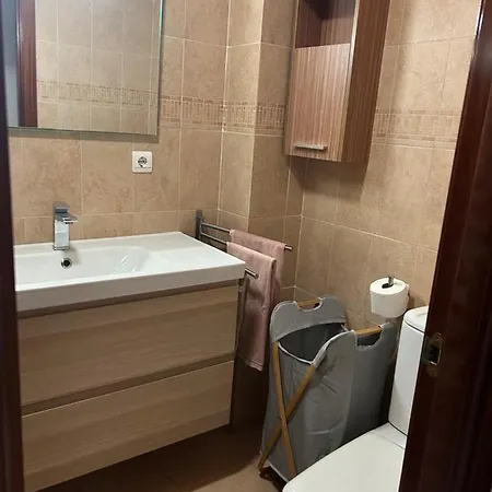 Proximo Al Centro De 2 Con Piscina. *