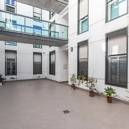 Serenity Retreat At - 20m Walk Cathedral Apartment