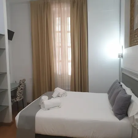 Y Dona Lola Hotel