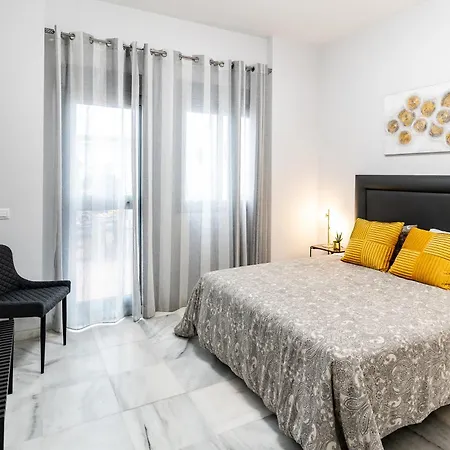 Triana Deluxe Con Patio Privado Seville