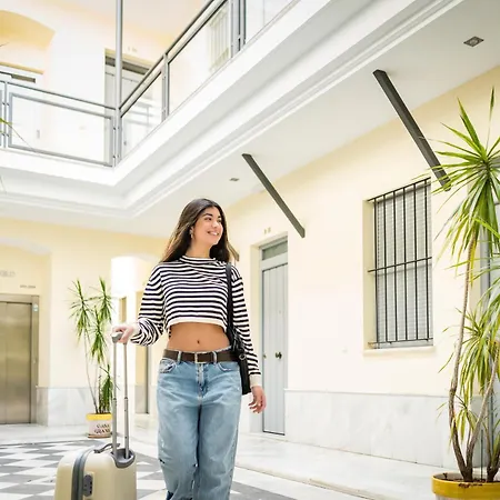 Triana Deluxe Con Patio Privado Seville