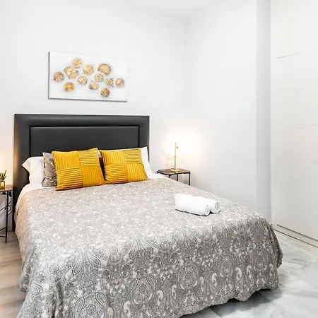 Triana Deluxe Con Patio Privado * Seville