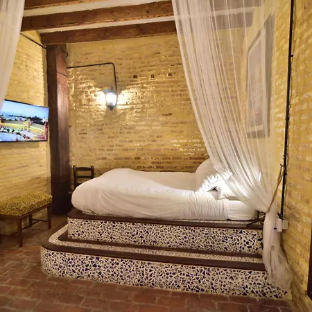 Dona Ines Barrio Santacruz Homestay Seville
