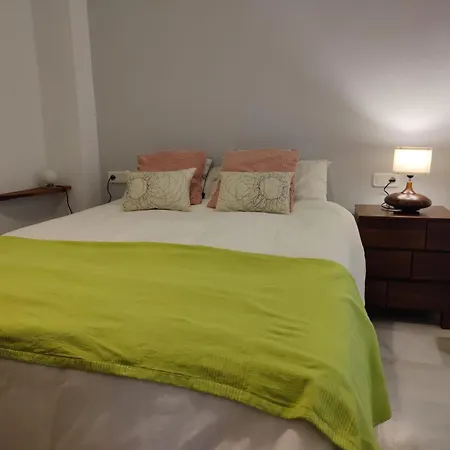 Apartamento Luminoso Exterior Con Balcon Y Patio En Centro Historico Feria-alameda Sevilla