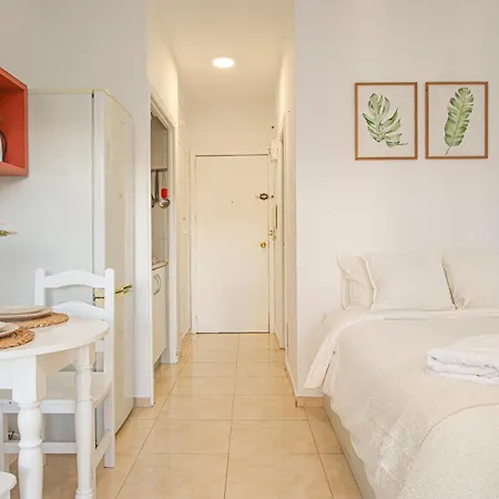 Fabulous With Great Views - 15m Giralda Apartment